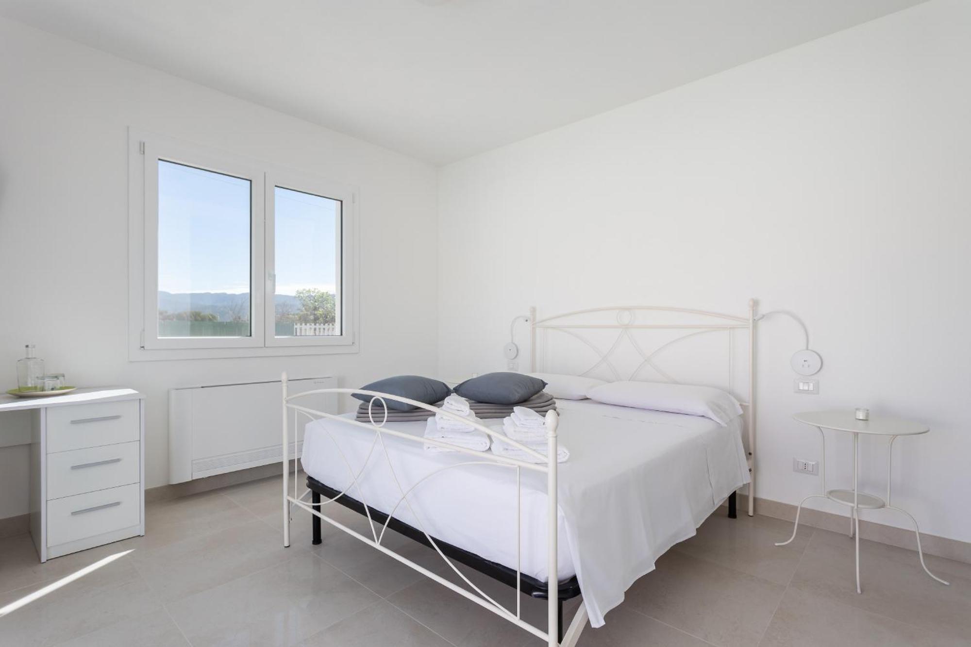 Villa Greca Holiday Rooms Sant Isidoro  ภายนอก รูปภาพ