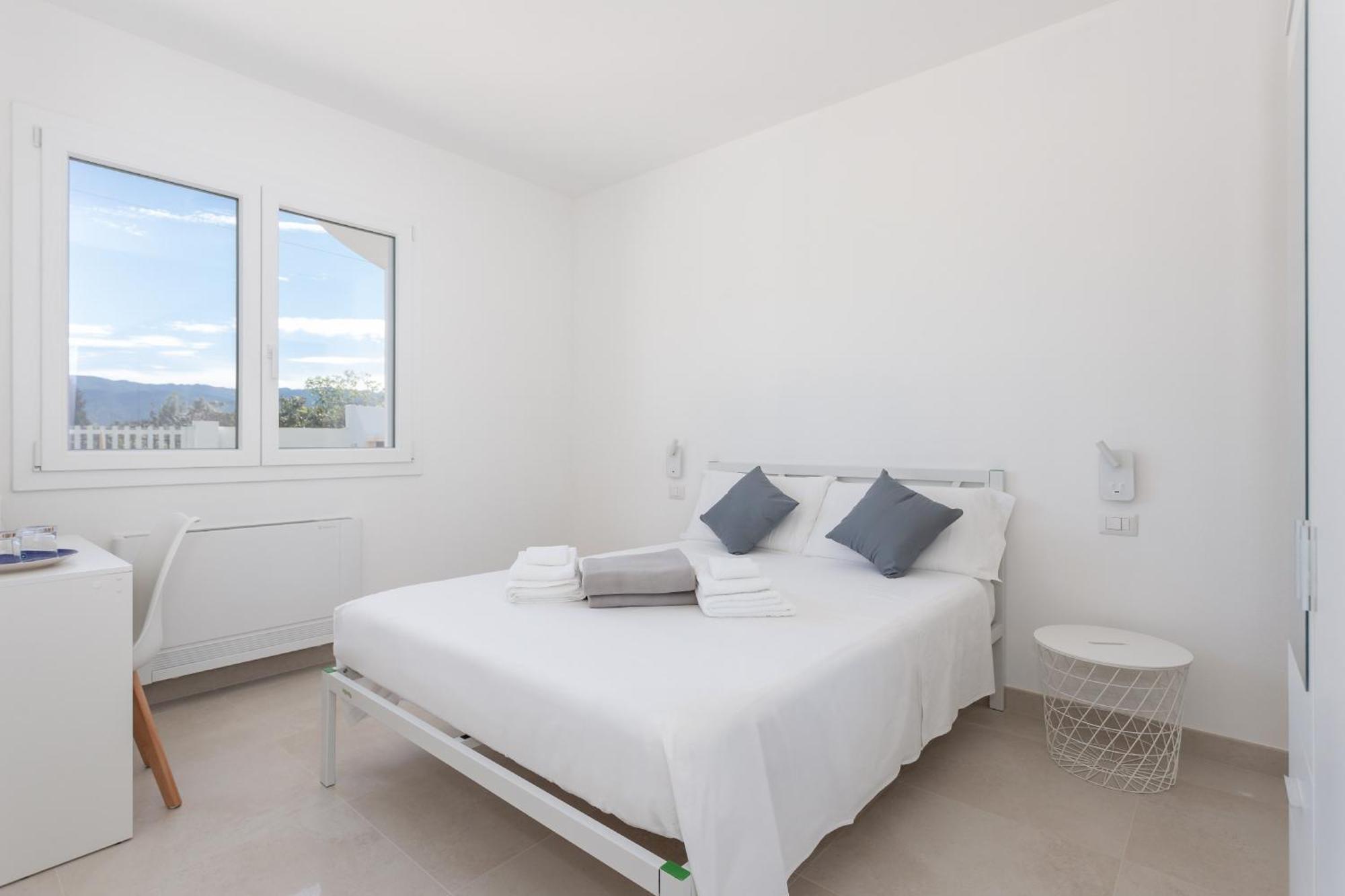 Villa Greca Holiday Rooms Sant Isidoro  ภายนอก รูปภาพ